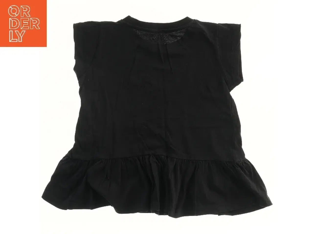 Billede 1 - Sort kjole med tekst fra Krymmel (str. 116)