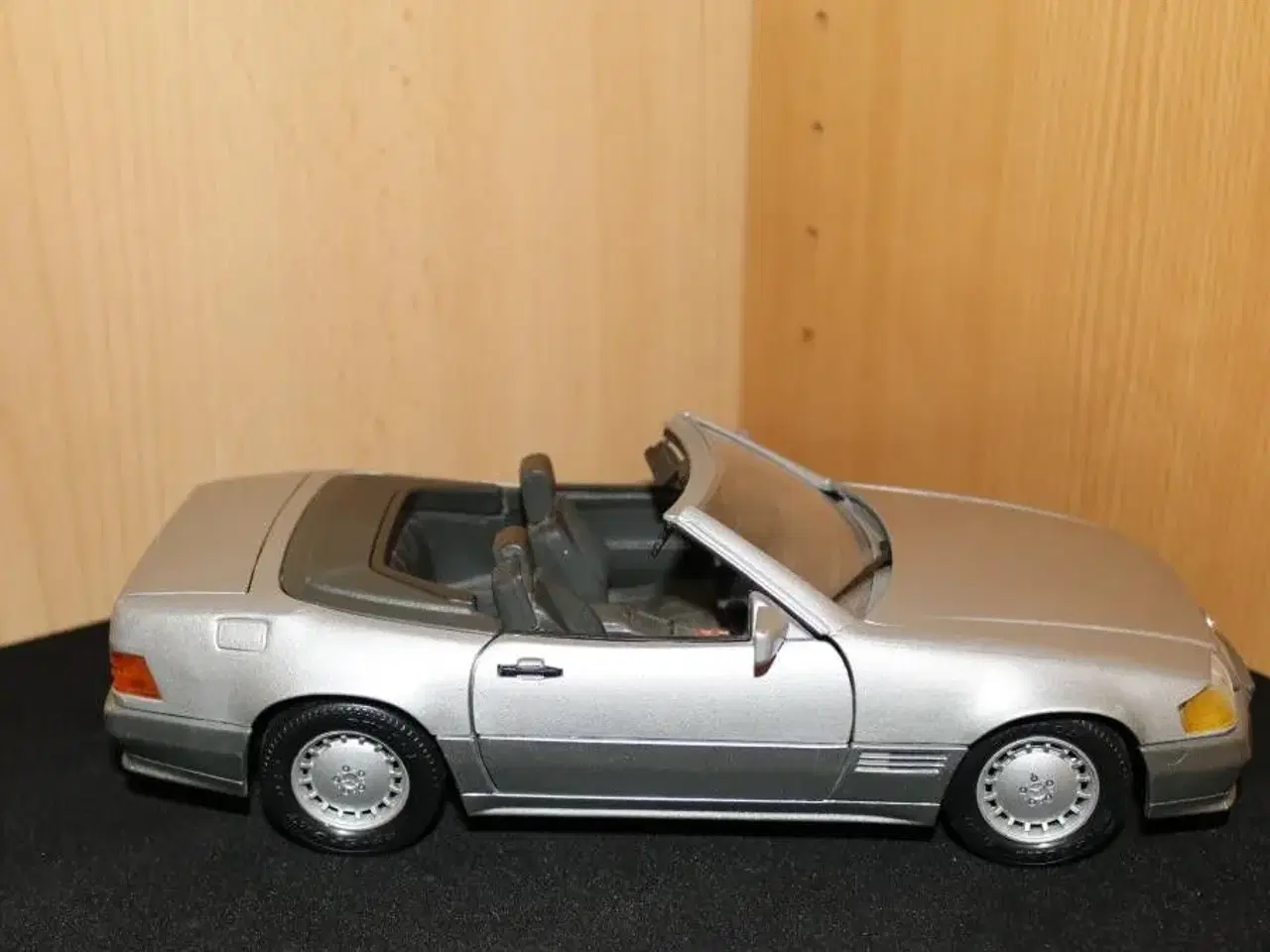 Billede 2 - Mercedes-benz 500 SL (1989) 1/18