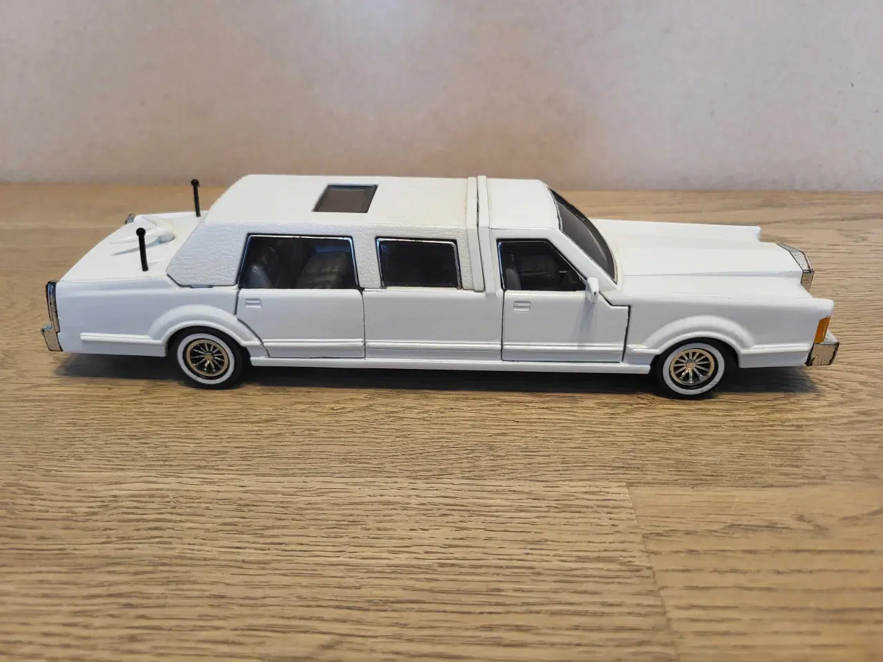 Billede 2 - Modelbil: Lincoln Limousine.  Skala 1/24.