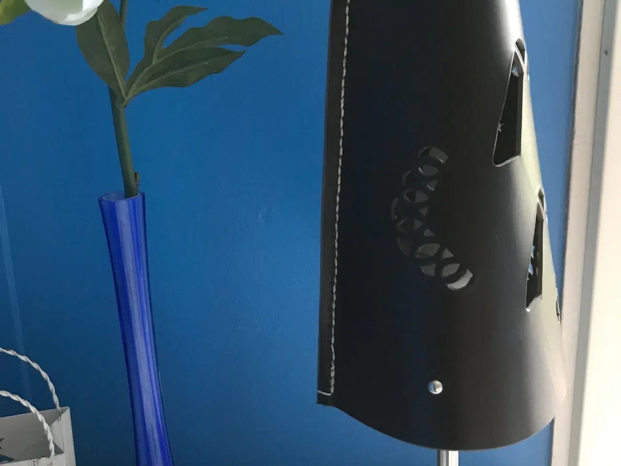 Billede 3 - Unik bordlampe i stål og læder