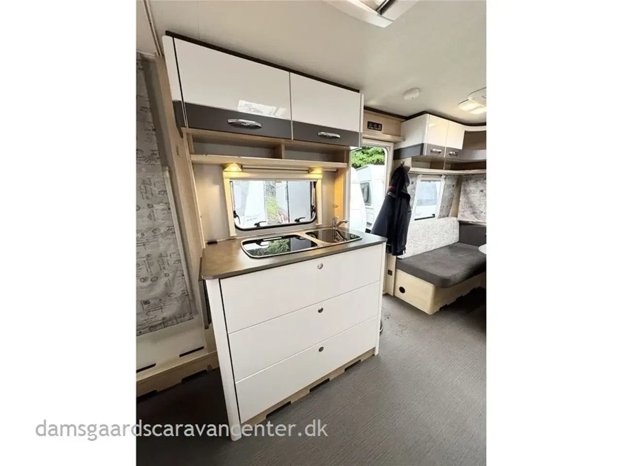 Billede 9 - 2018 - Hymer Eriba Living 470   Queensbed-Gulvtemp.-Mover-Markise