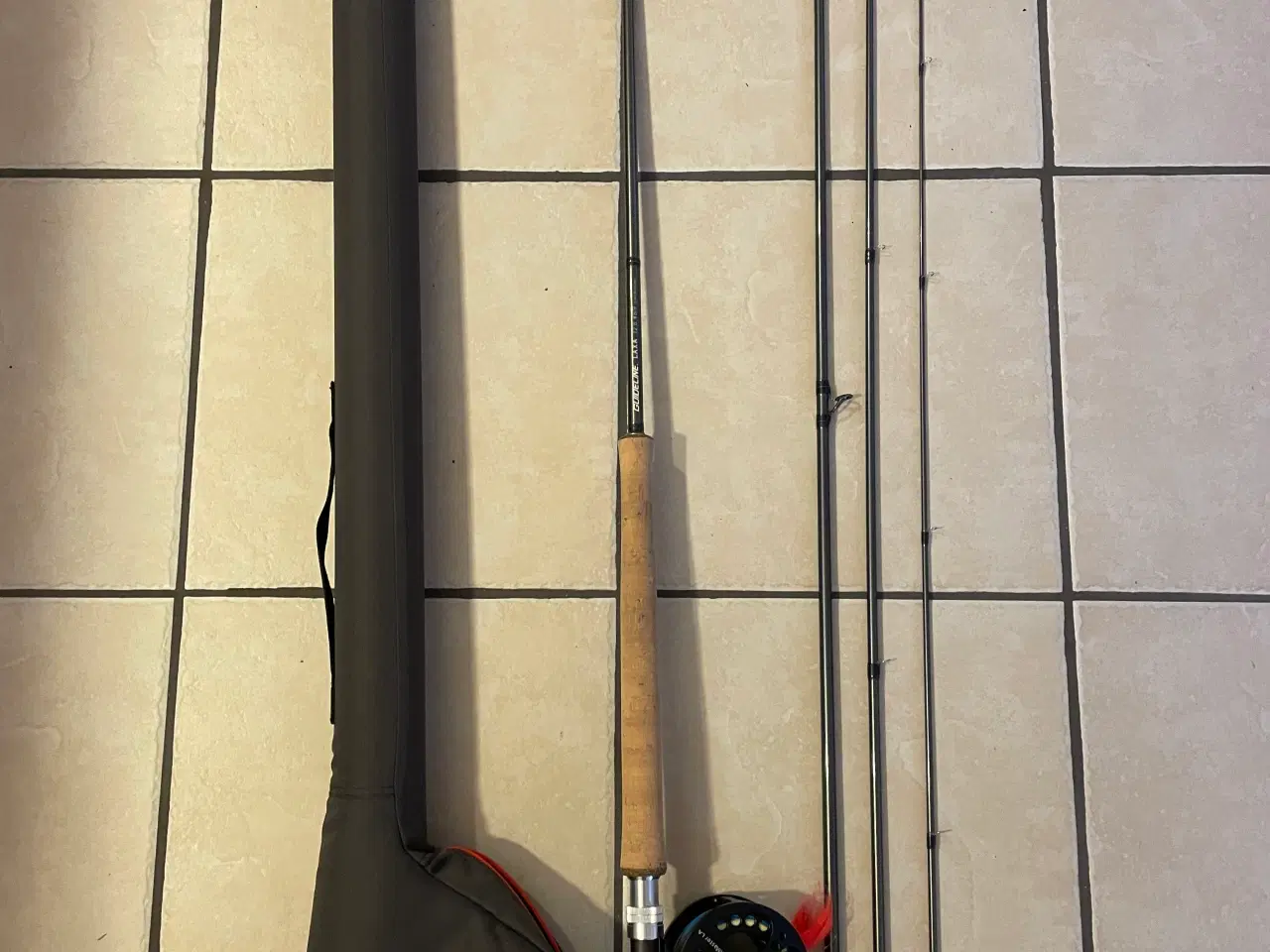 Billede 1 - Guideline LAXA 12,6 fods 2 håndsfluestang med hjul