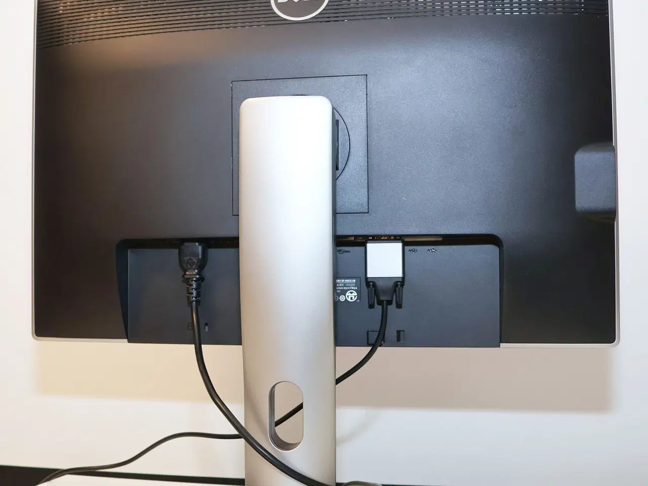 Billede 2 - 24" Dell UltraSharp U2412Mb