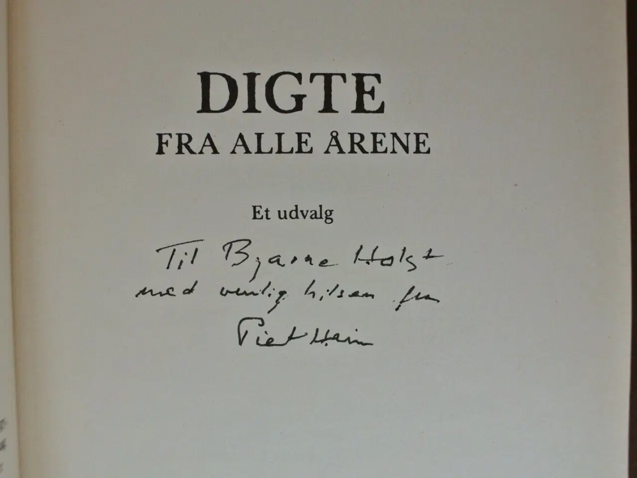 Billede 2 - digte fra alle årene, af piet hein med dedikation,