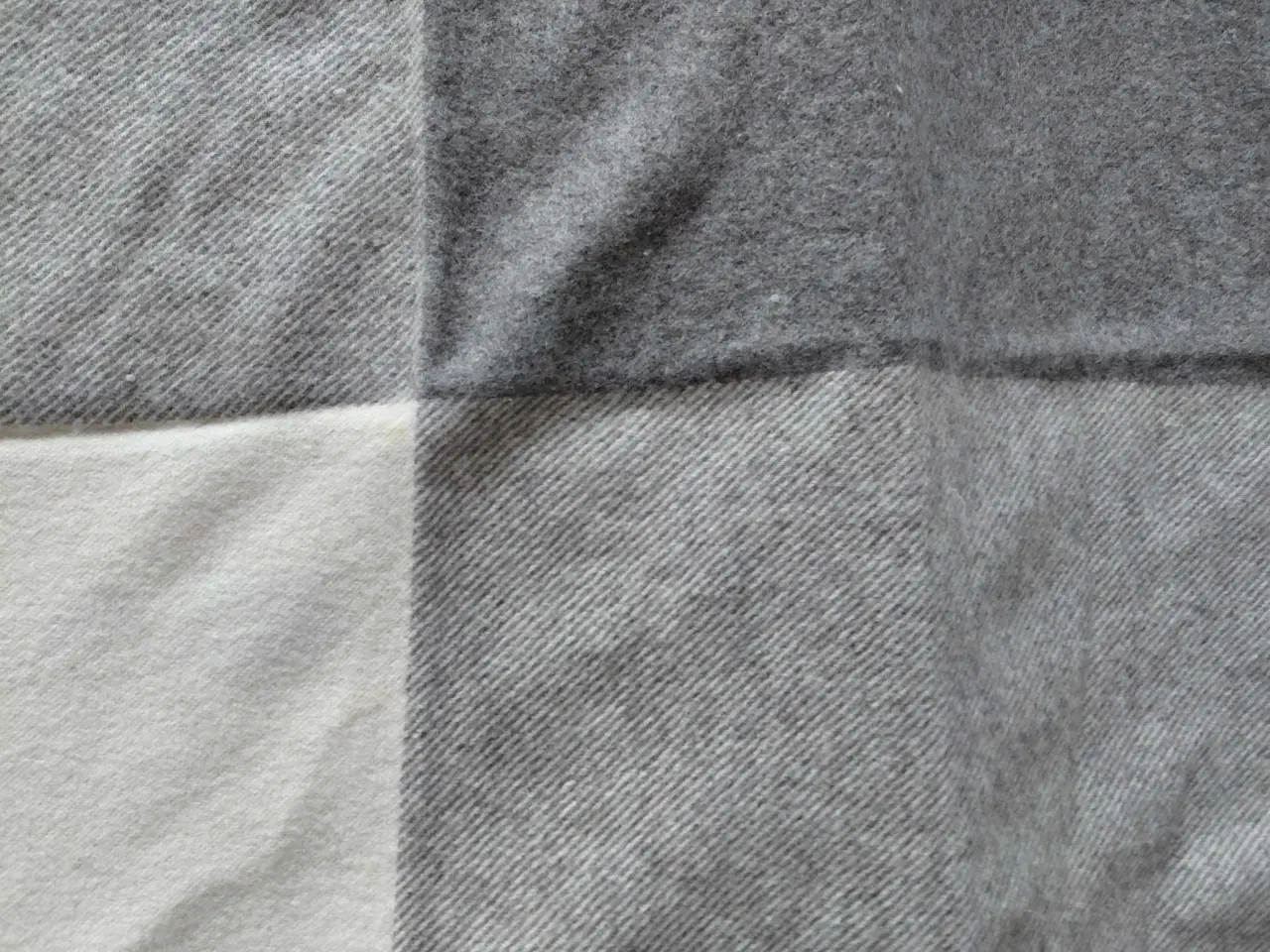 Billede 4 - Uld sengetæppe 224x204