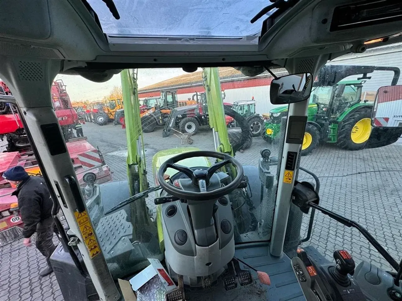 Billede 14 - CLAAS ARION 650 KUN 4600 TIMER OG FULD AFFJEDRING!