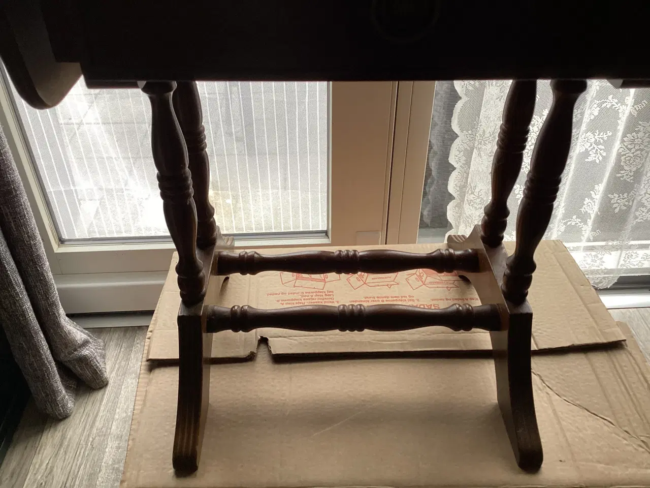 Billede 5 - Sybord/ sidebord meget gammel