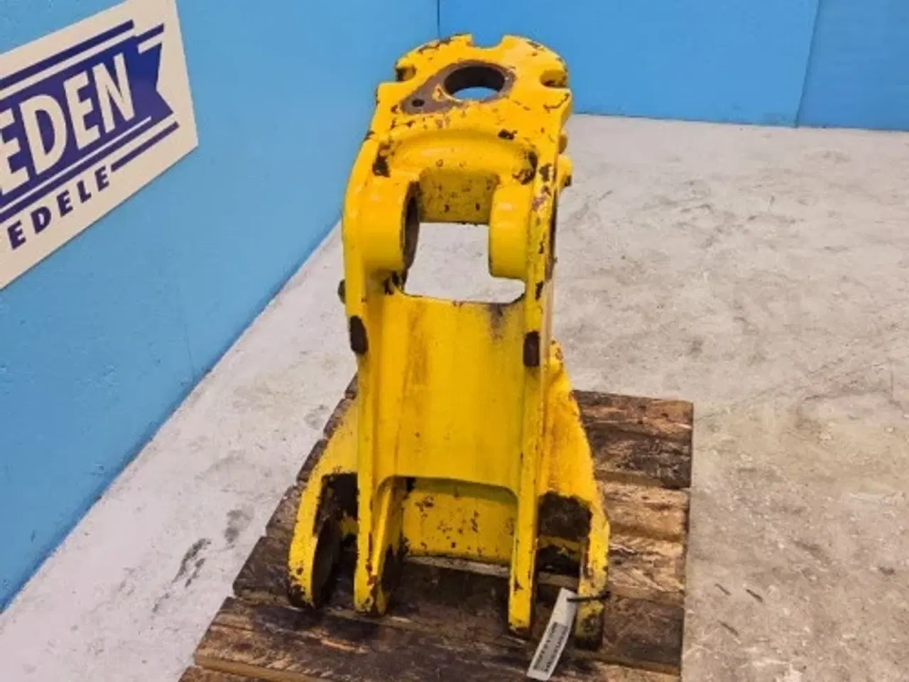 Billede 18 - New Holland LB115B Beslag 85803623