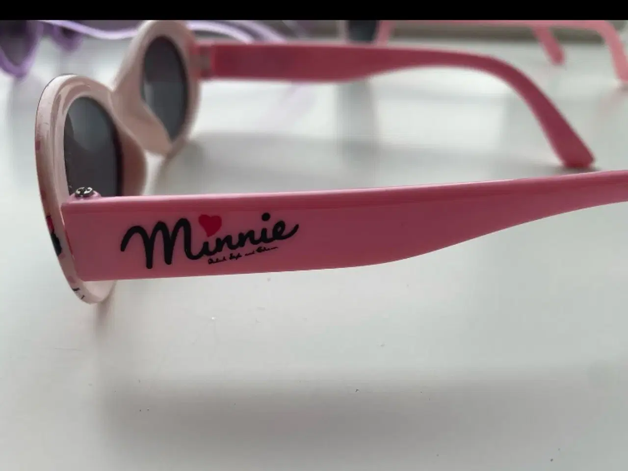 Billede 3 - Børne solbriller med Minnie+ andre
