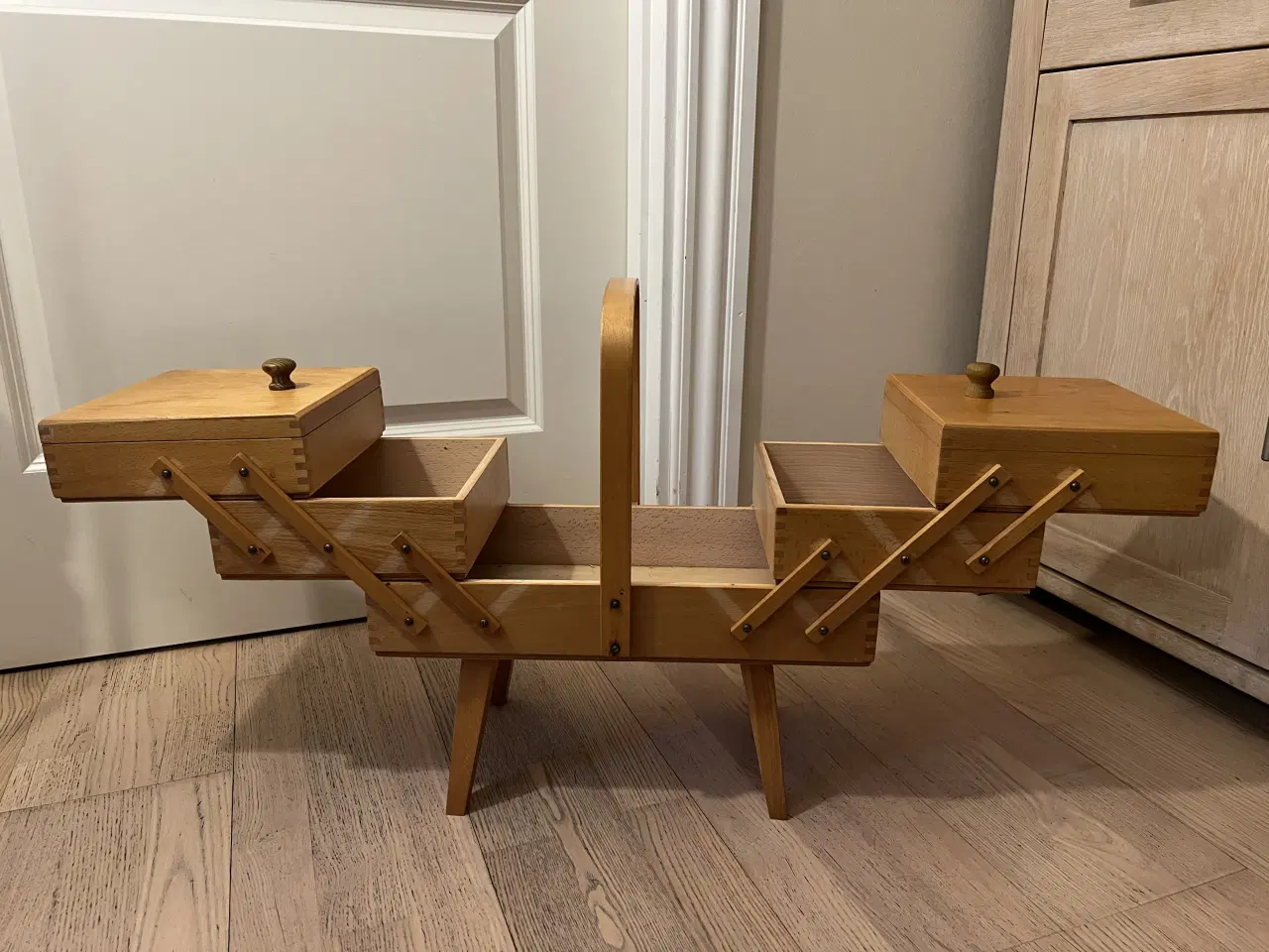 Billede 3 - Smukt retro syskrin på ben 