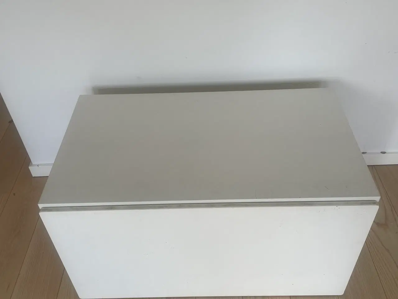 Billede 2 - Bænk med skuffe på hjul