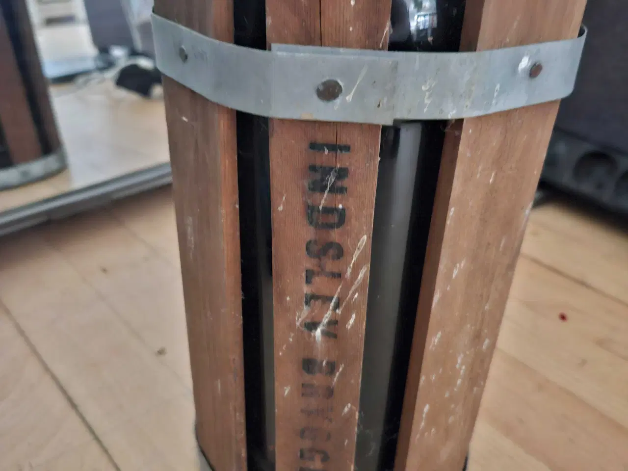 Billede 3 - Flaske i beholder