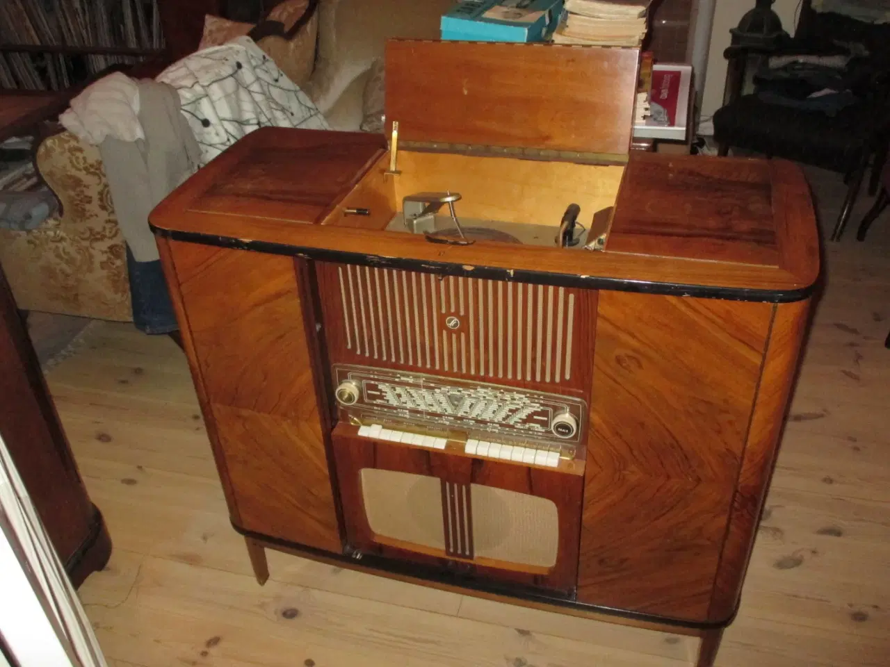 Billede 3 - Retro radiomøbel Linnet & Laursen Kardinal 549 RG