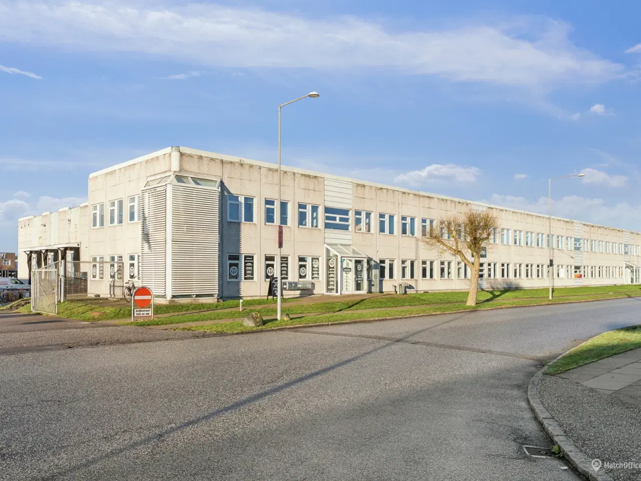 Billede 10 - Stor lagerhal med kontorafsnit og bad i Kastrup