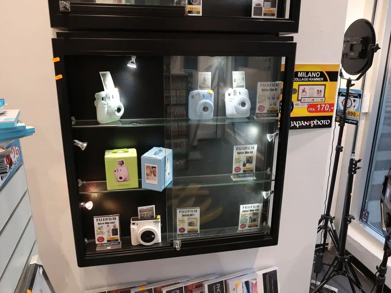 Billede 2 - Butiksinventar uden indhold