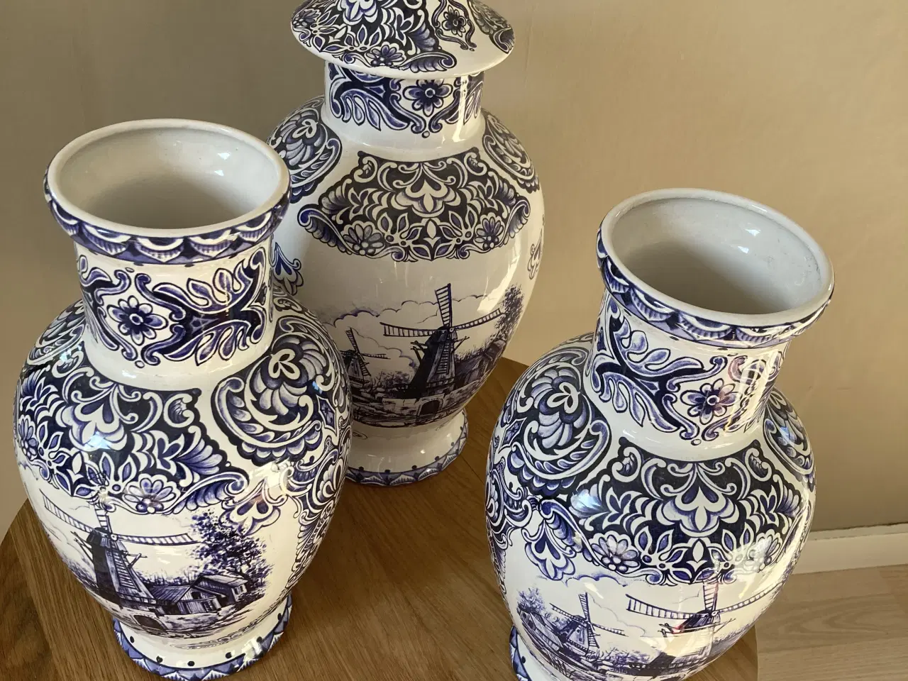 Billede 2 - Titel: 3 stk.blå/hvide porcelænskrukker med låg