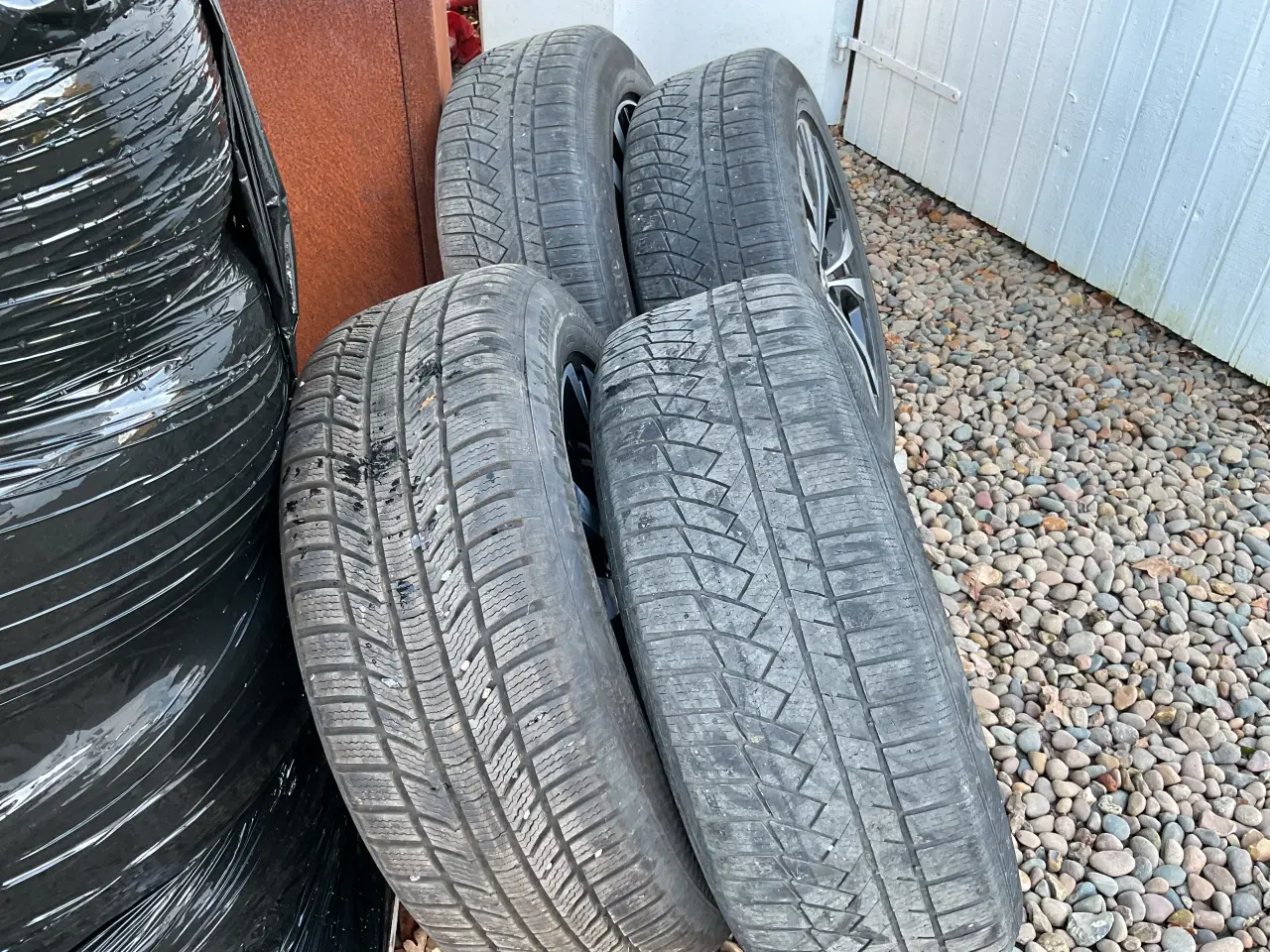 Billede 1 - Vinterdæk på originale Volvo alu fælge