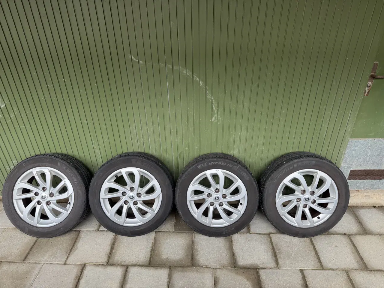 Billede 1 - 16 Originale Renault Aluhjul med sommerdæk