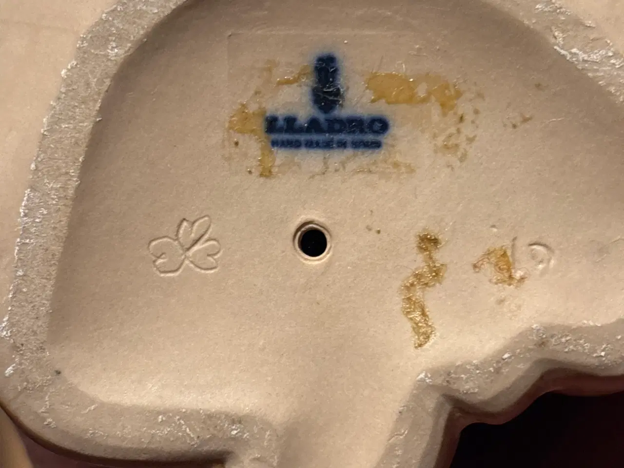 Billede 4 - Lladro figur, Pige med kurv, 20 cm