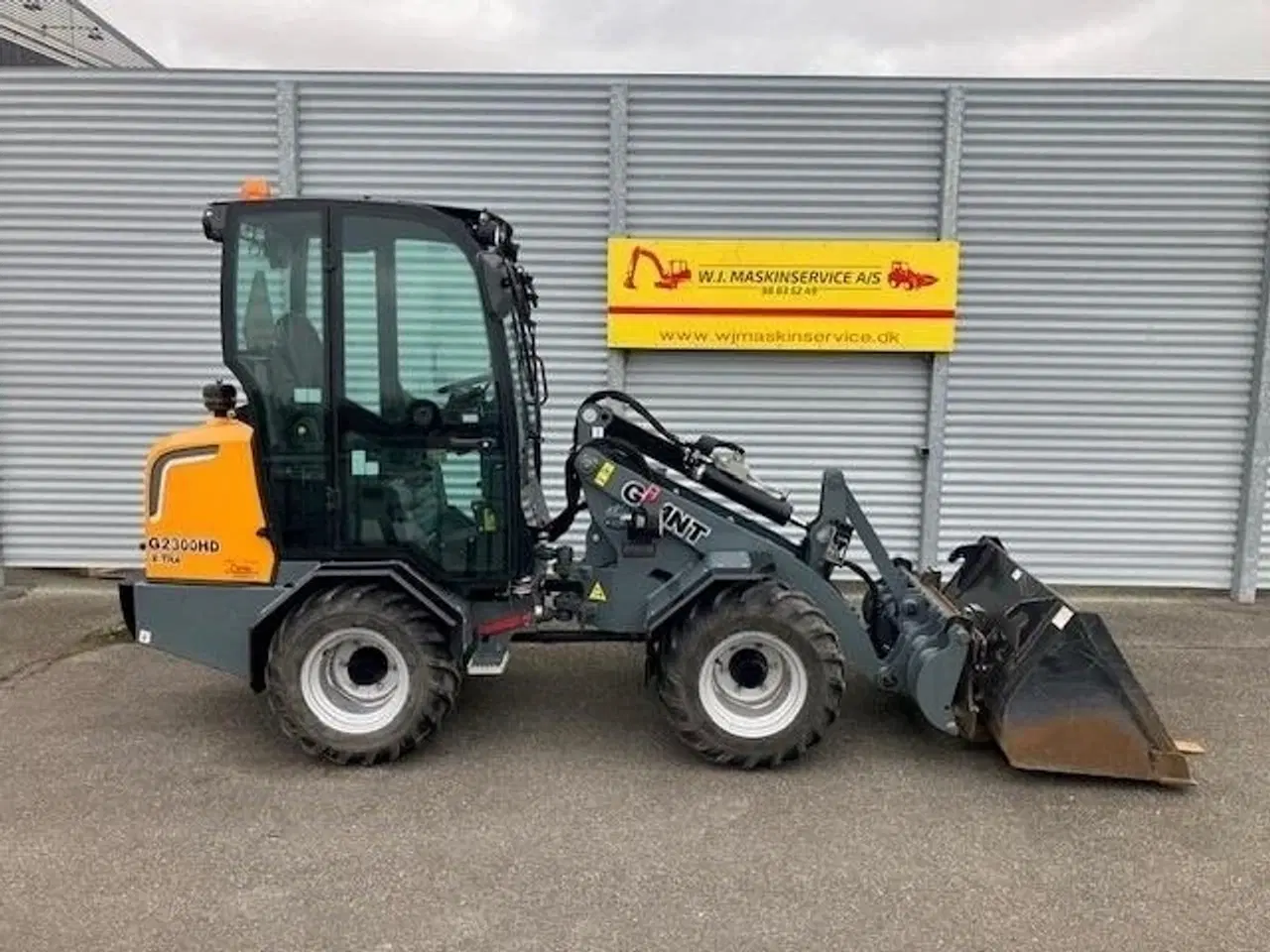 Billede 1 - GiANT G2300 HD G2300 x-tra HD  med cabine