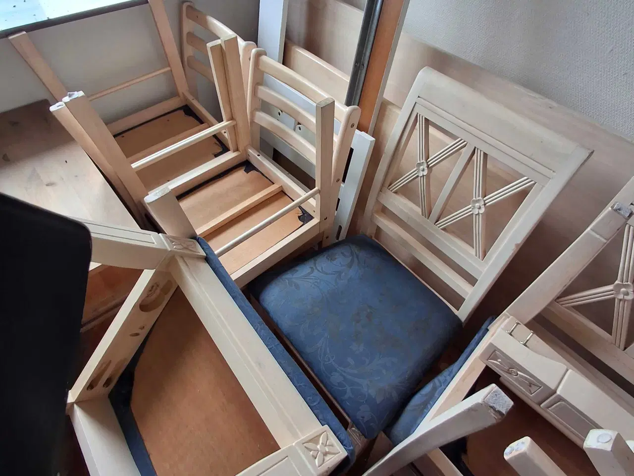 Billede 6 - SpisebordStole og borde + diverse