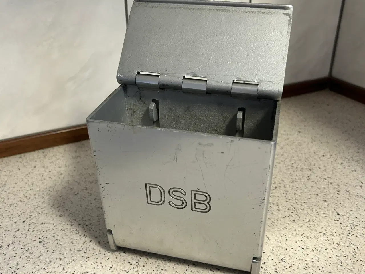 Billede 4 - DSB askebæge 