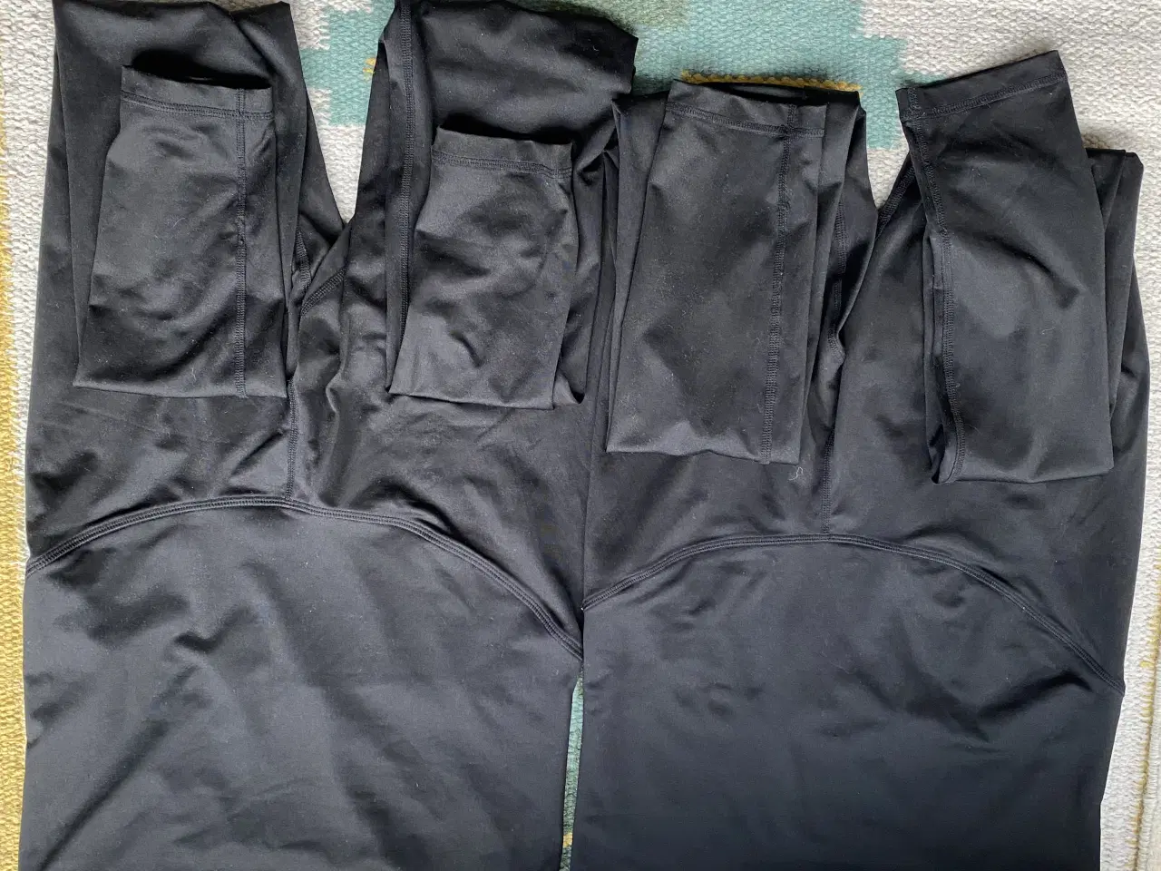 Billede 4 - Leggings, bukser, sportstop, sportsbh, badedragt 