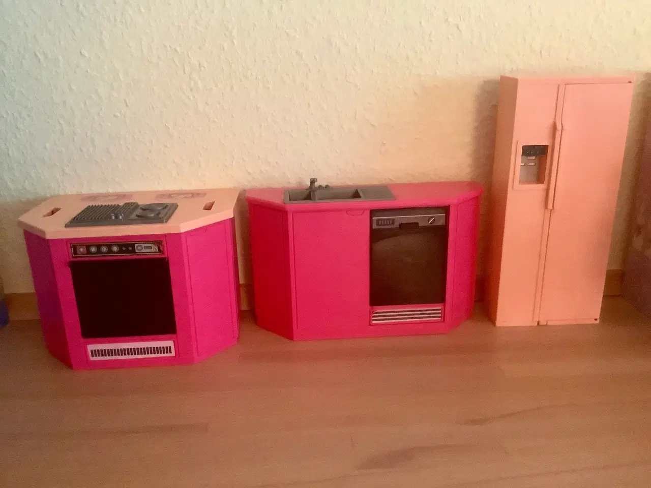 Billede 1 - Køkken til Barbie dukke.