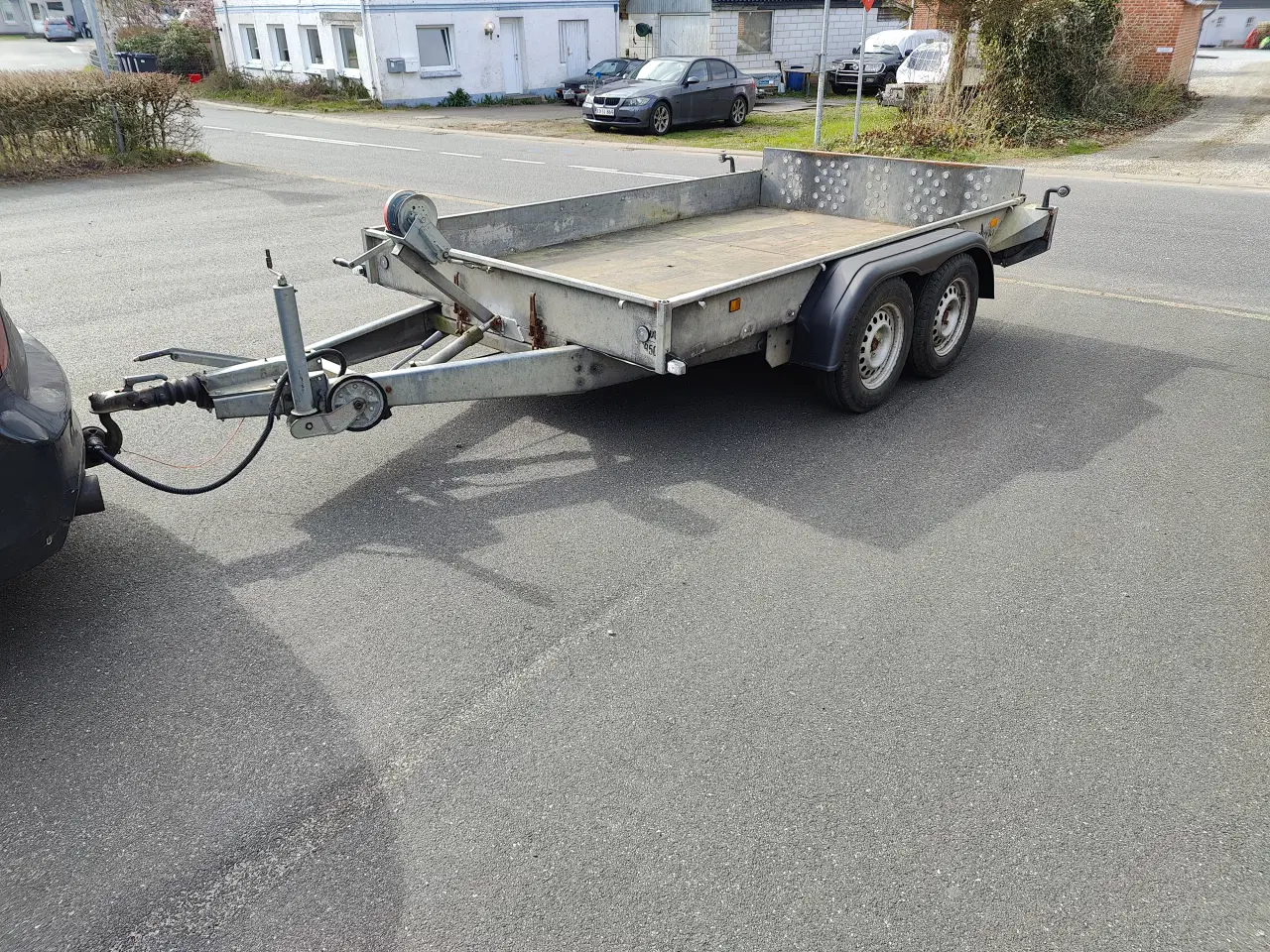 Billede 1 - Nysynet Brenderup 2500kg maskintrailer med tip