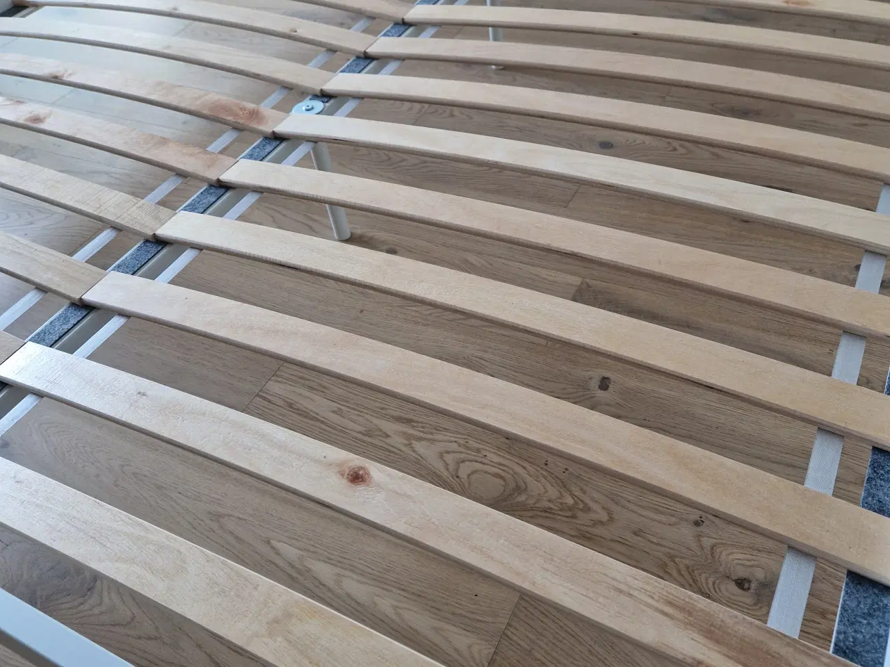 Billede 2 - Sengeramme (gratis madras) / Bed frame