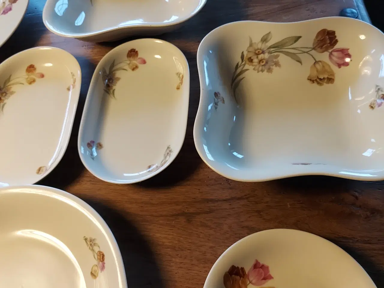 Billede 2 - Porcelains fade og skåle, tror stellet hedder Vita