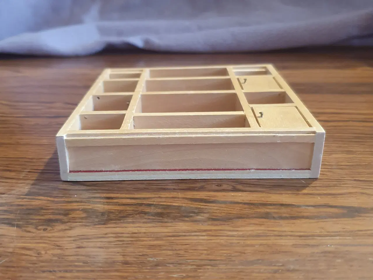 Billede 6 - Lundby dukkehus reol