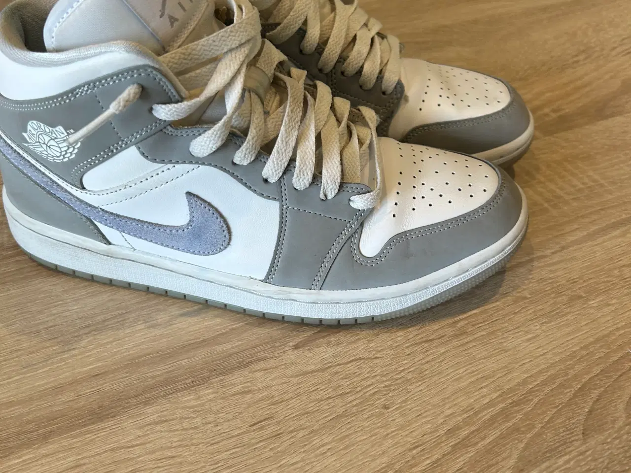 Billede 2 - Nike Air Jordan 1 Mid Wolf Grey 