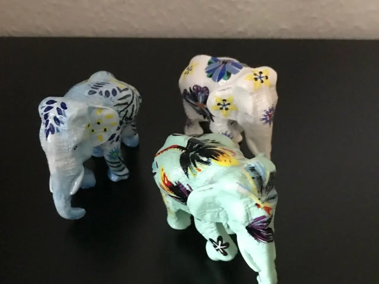 Billede 4 - Elefant i turkis med håndmalet blomster