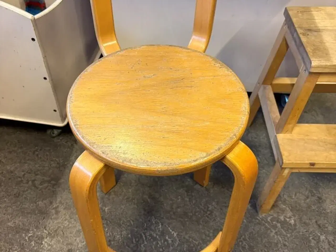 Billede 1 - 2 stk. taburetter med ryg