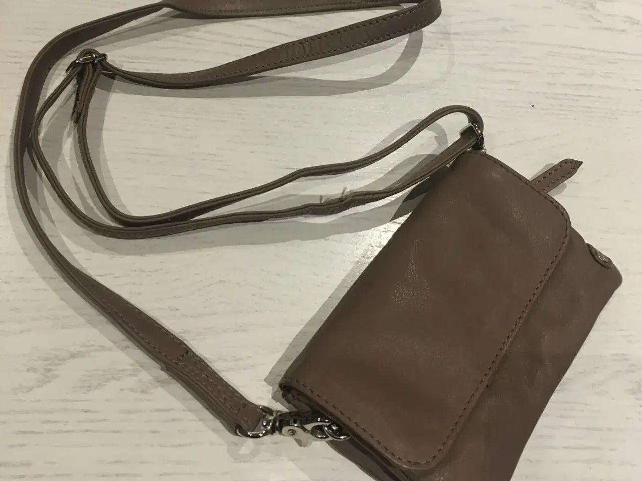 Billede 1 - Clutch / mobiltaske skind ubrugt