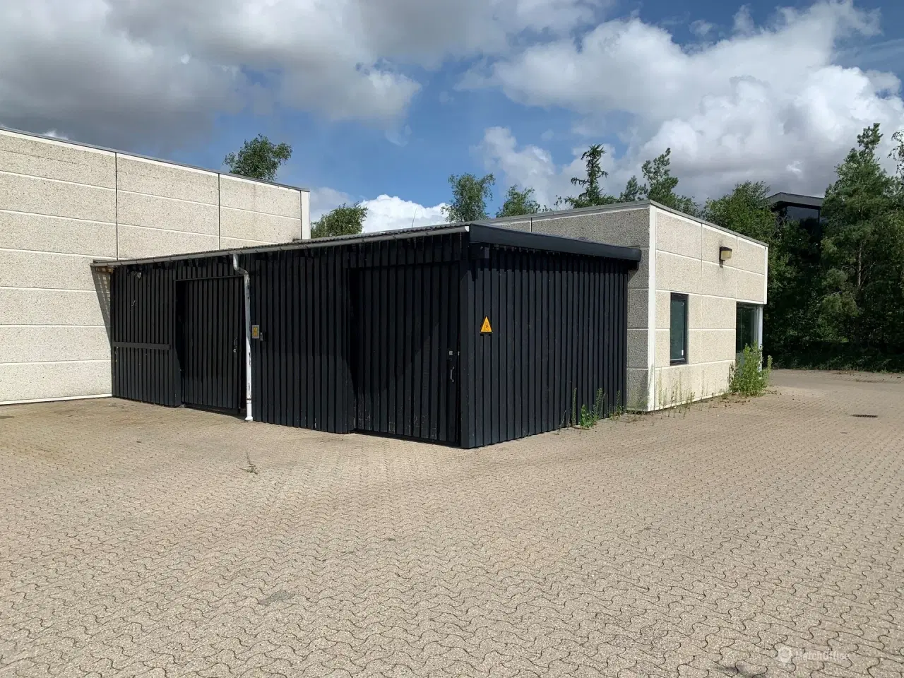 Billede 15 - Centralt beliggende lager med kontor - facade til Køge Bugt Motorvejen