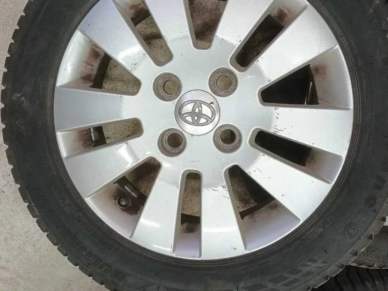 Billede 2 - helårshjul Aygo c1 107