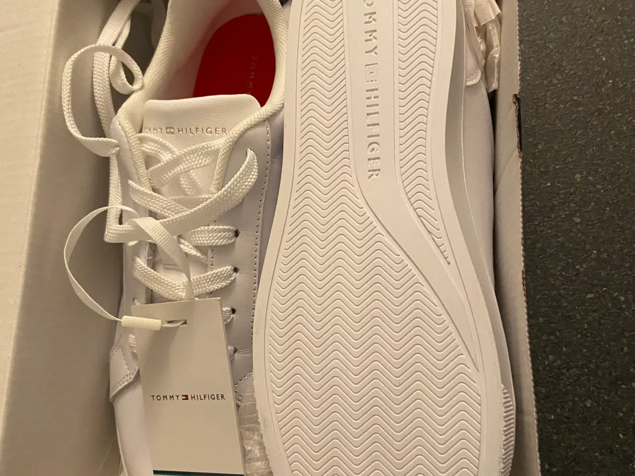 Billede 2 - Tommy Hilfiger sneakers str 38 hvide