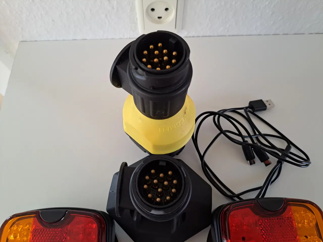 Billede 4 - Lygtesæt LED trådløs 13 polet med ekstra adapter 