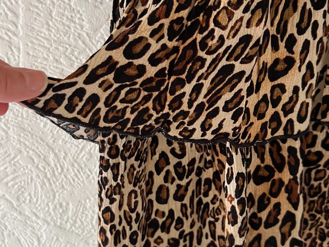 Billede 6 - Leopardkjole fra Noella. (Str. XS)
