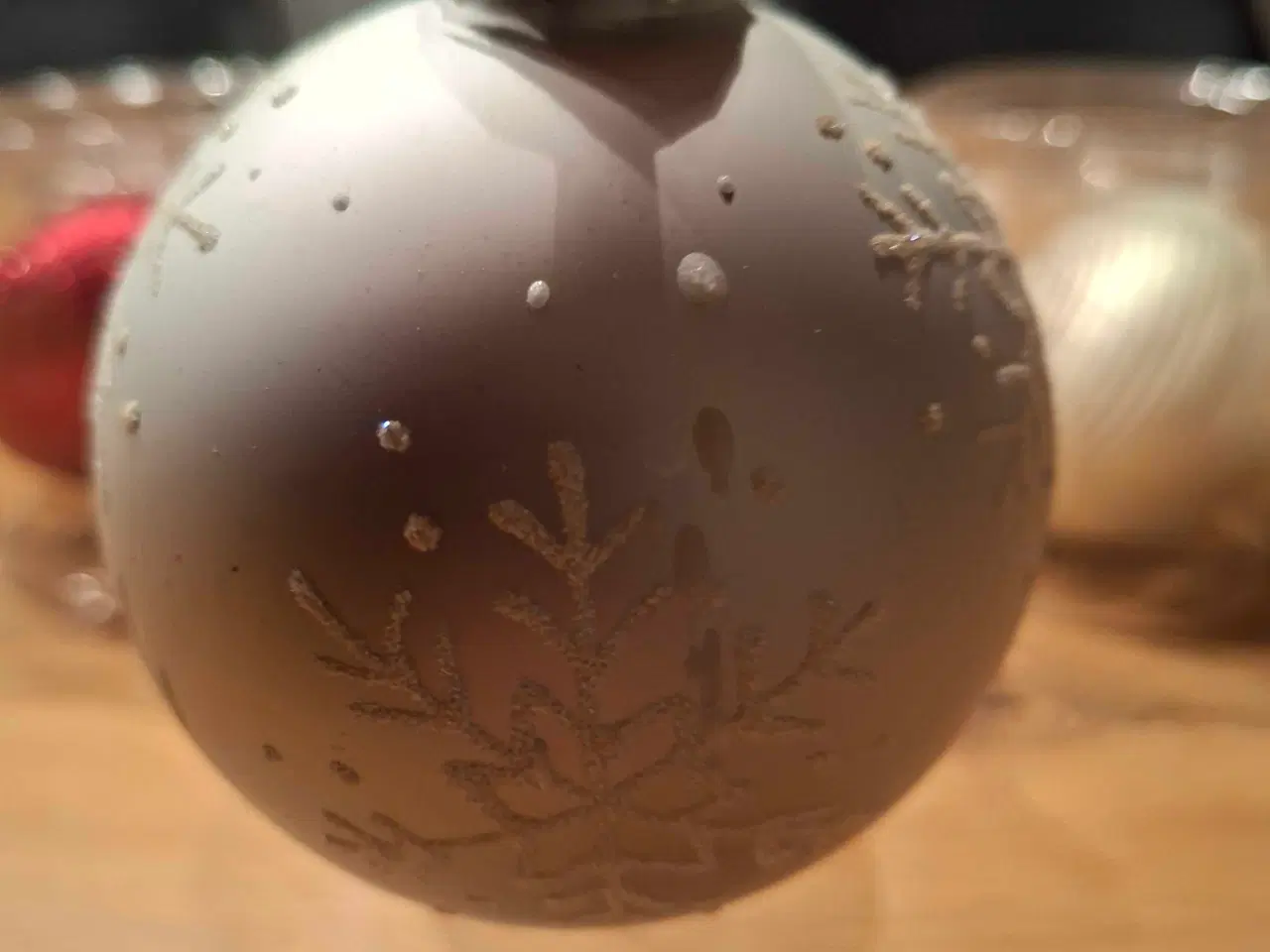 Billede 3 - Julekugler i I 3 flotte farver med glimmer 