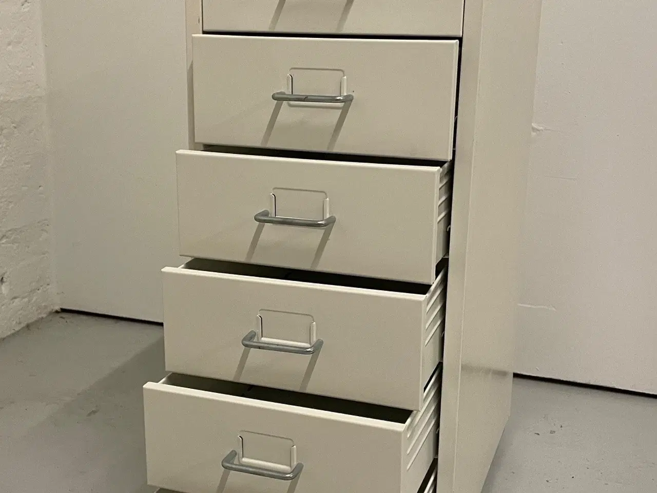 Billede 2 - Sidebord: Ikea Helmer