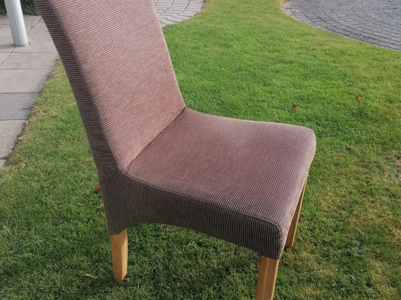 Billede 1 - Spisestuestole i brunt stof.