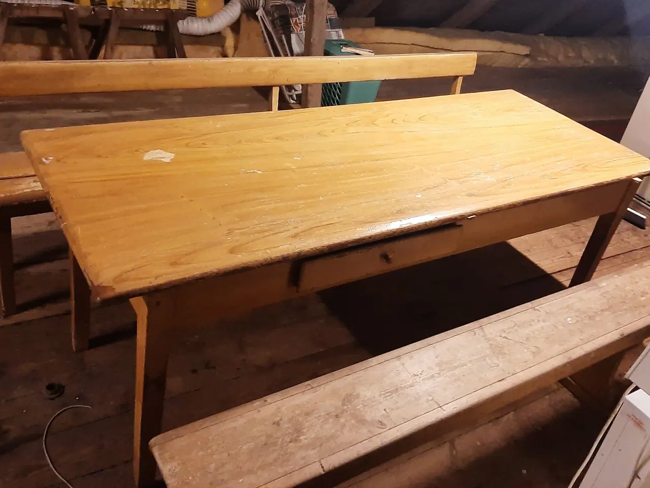 Billede 3 - Spise stue med bænk og skamle.