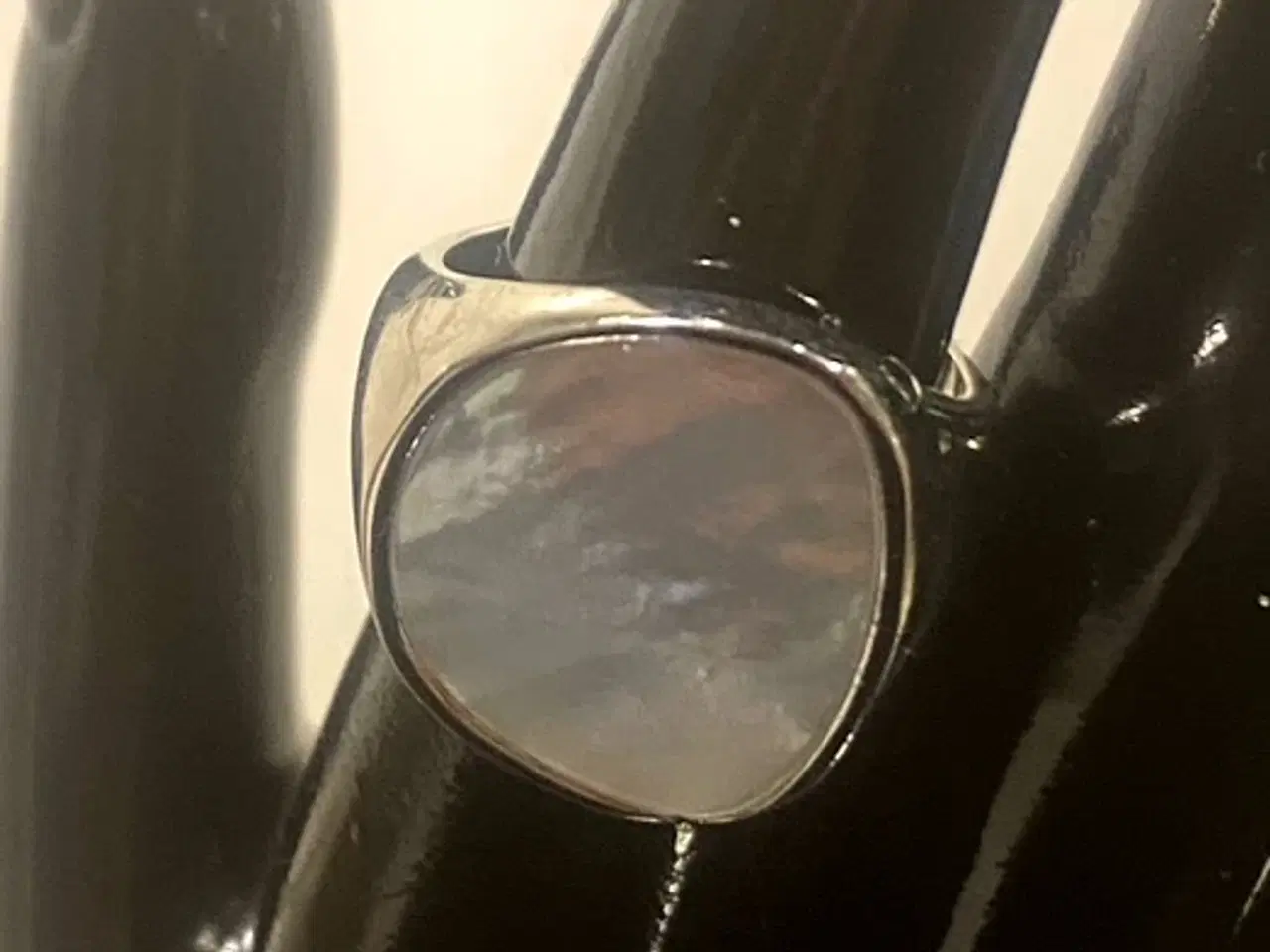 Billede 1 - * Sterlingsølv; Elegant fingerring - med stor hvid