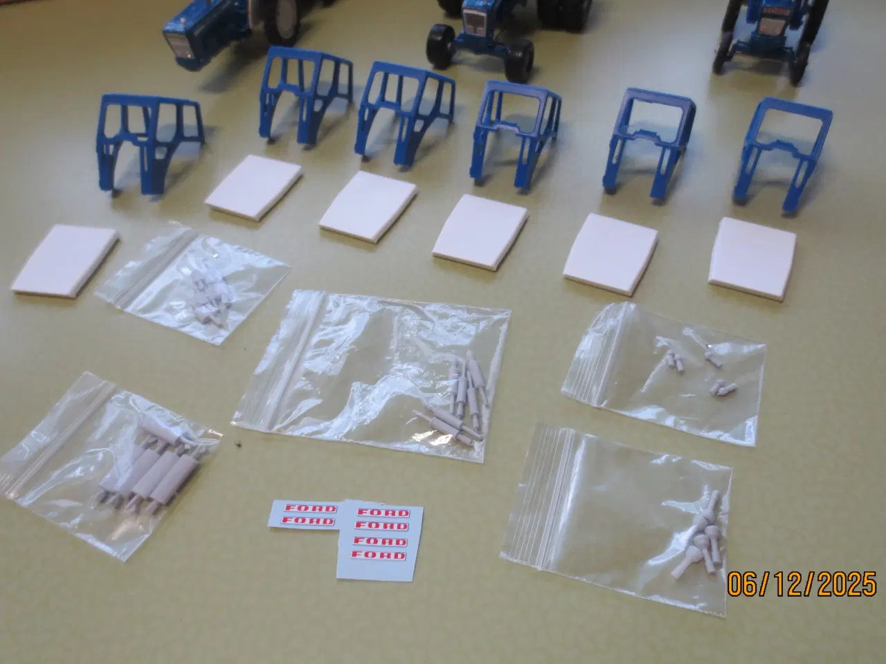 Billede 2 - 6 stk Nye Modeltraktor Tilbehør Førerkabiner