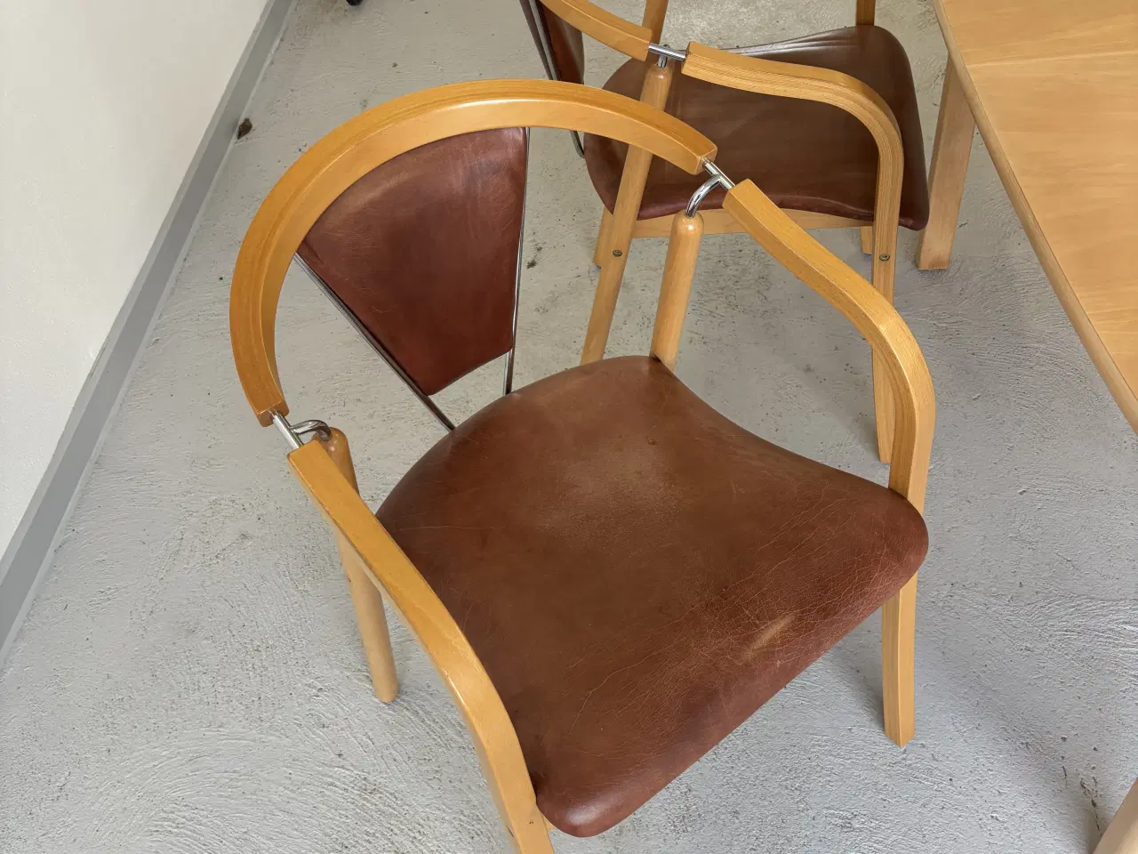 Billede 3 - Spisebord med 4 stole 