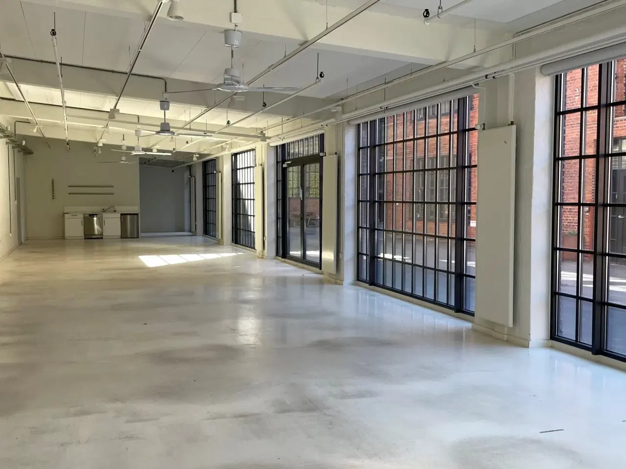Billede 1 - Kontor eller showrooom på 217 m² i rå stil