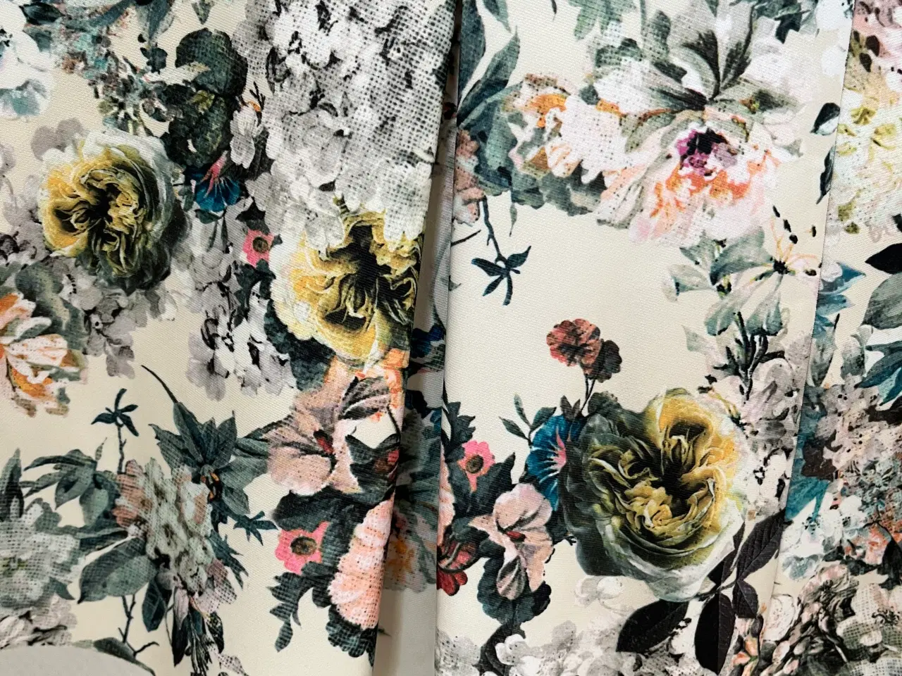 Billede 2 - Blomstret nederdel 